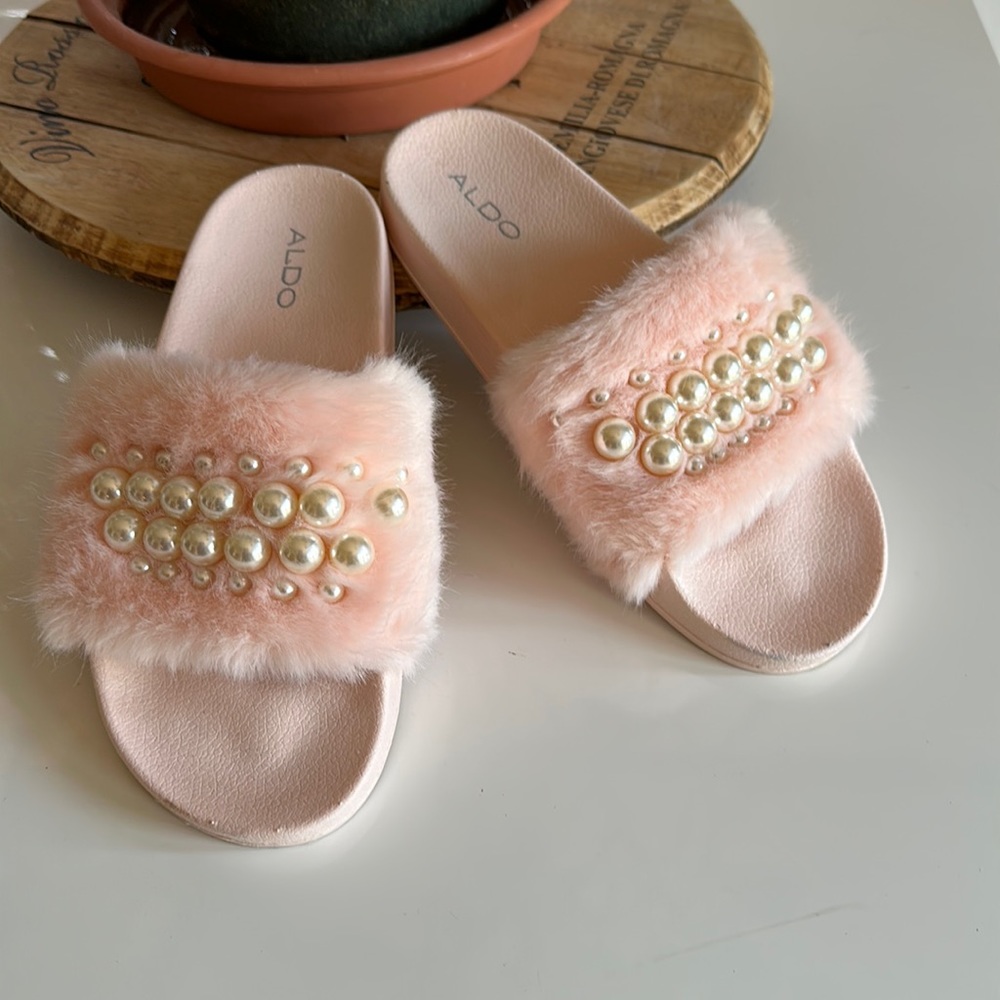 Faux fur slippers, orthopedic hard sole, pearl accents baby pink very light use